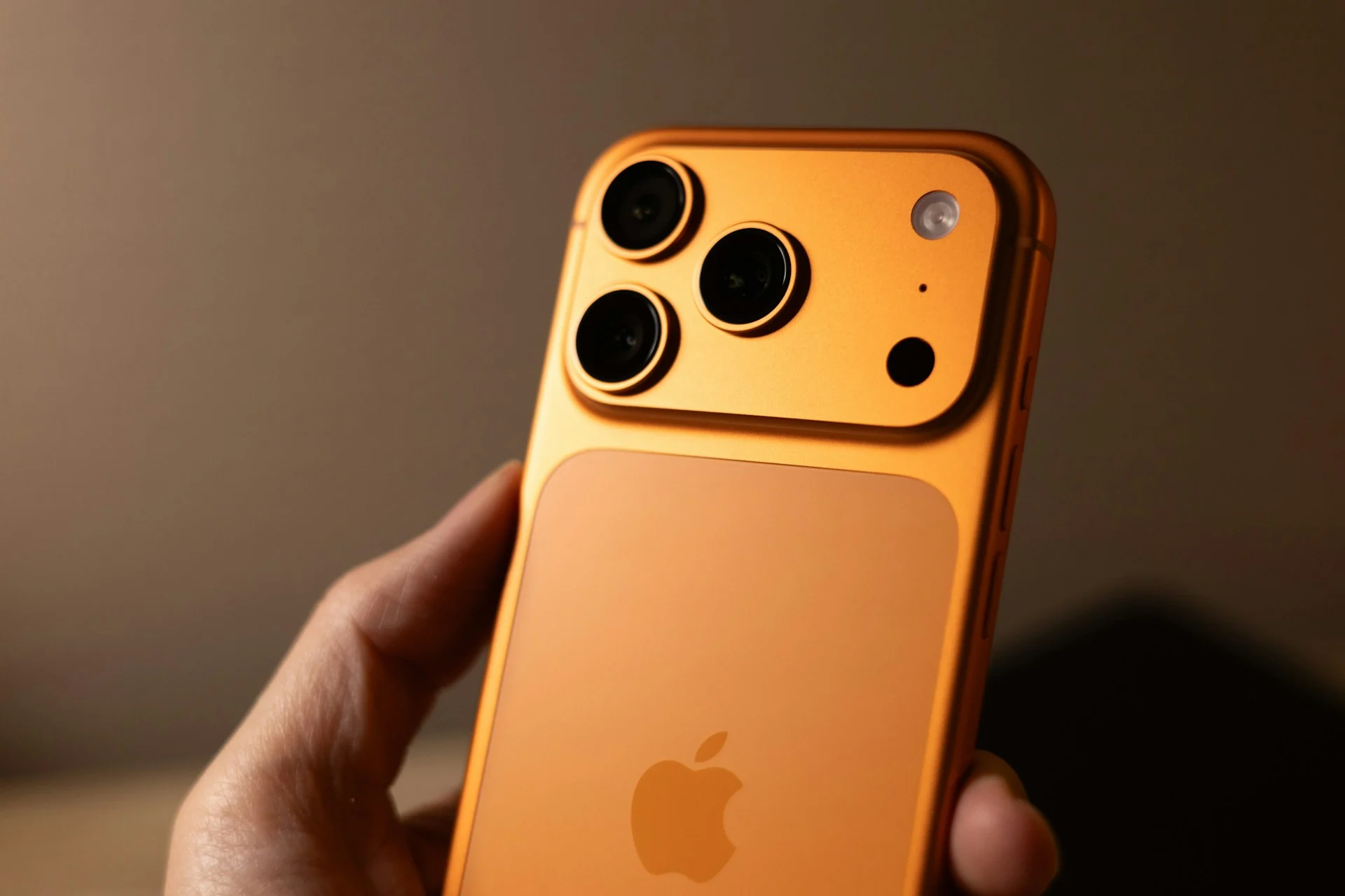 Apple imagine un iPhone avec une coque capable de se connecter à l'espace