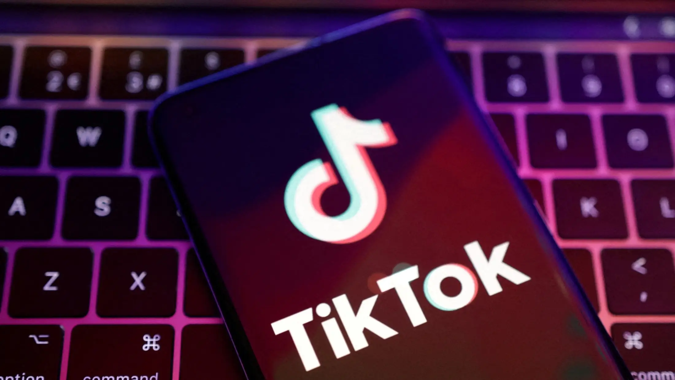 Les messages directs TikTok sont un cauchemar pour votre vie privée. Soyez très prudent