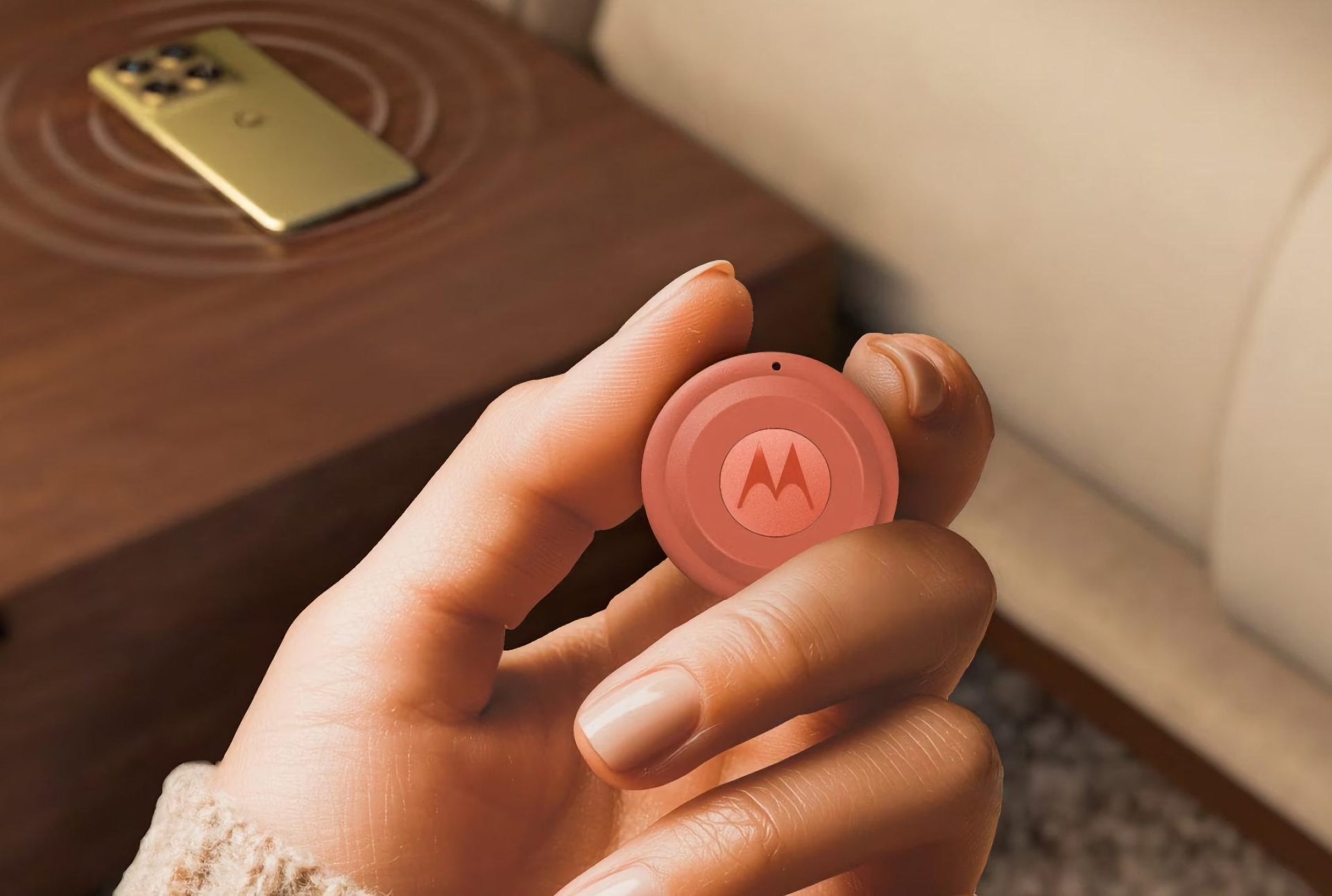Motorola met en vente son alternative à l'AirTag : le Moto Tag 2 ne tombe pas en panne de batterie et dispose d'un bouton magique super utile