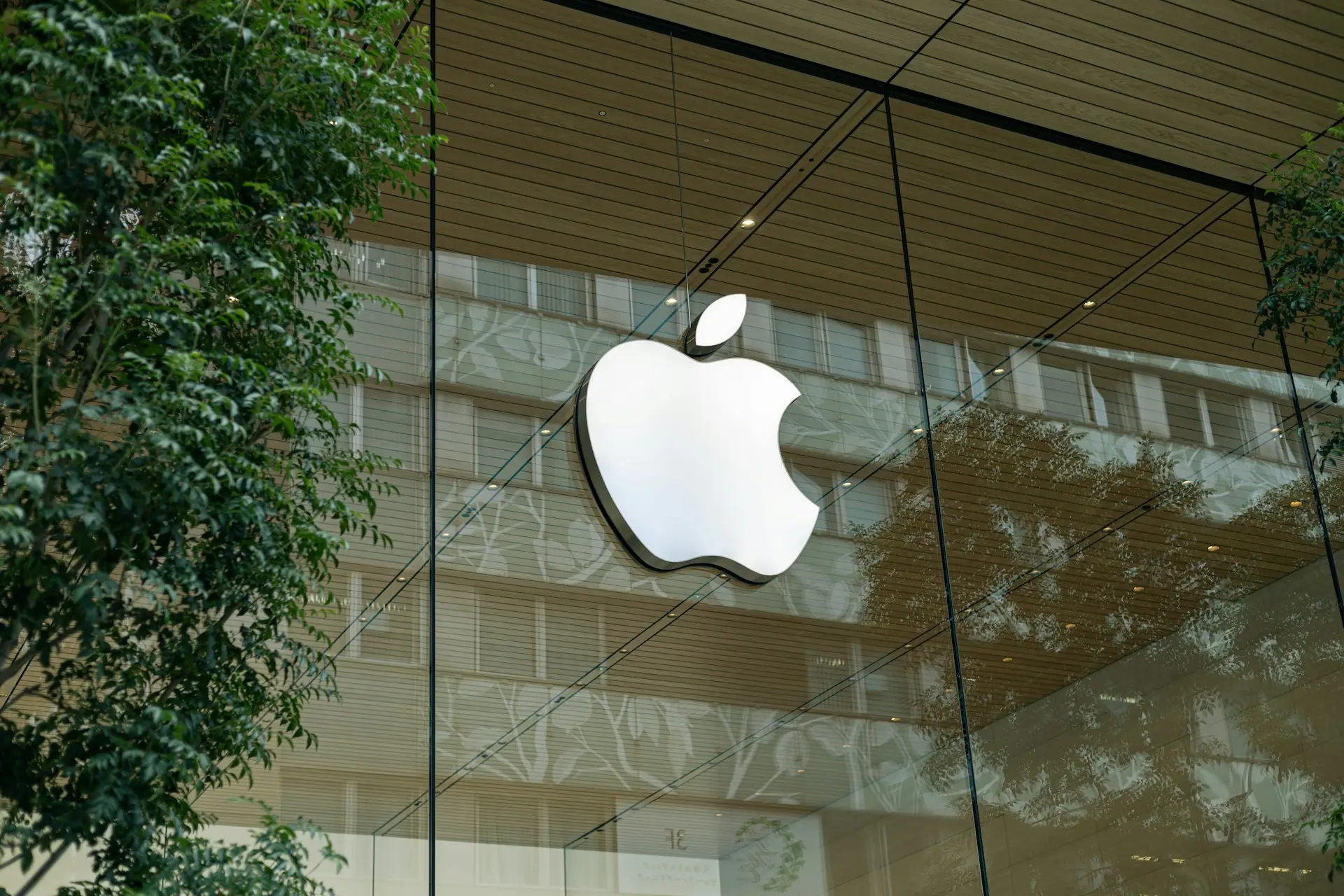 Apple envoie des lettres d'avertissement à des dizaines d'anciens employés travaillant désormais chez OpenAI